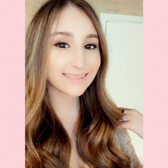 Meet your Posher, Amanda - Picture 3 of 3